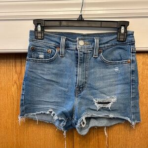 LEVI HIGH RISE SHORTS